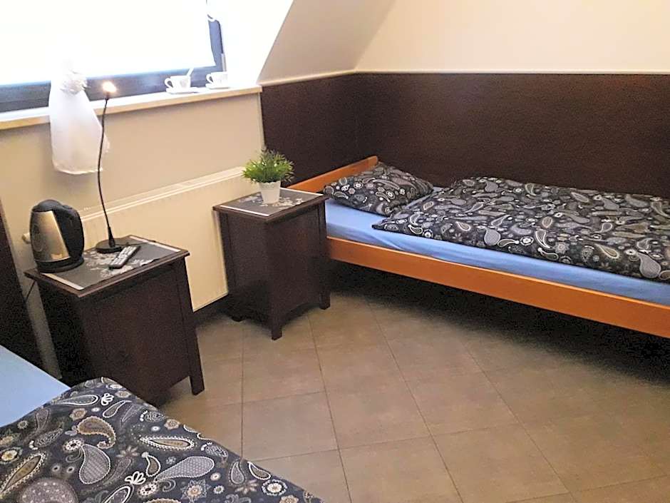 Pokoje Gościnne z łazienkami przy Wrocławiu, darmowy parking