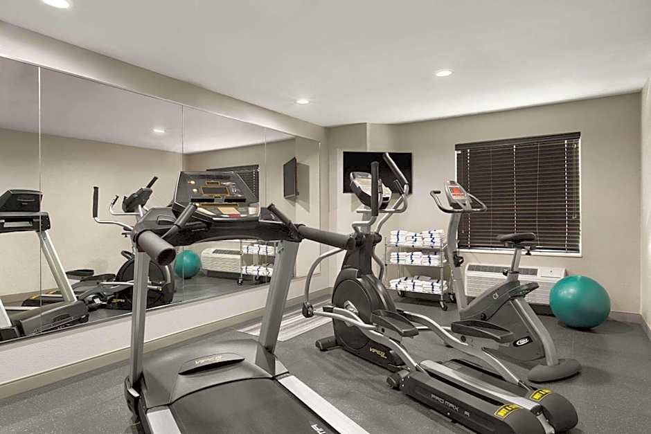 Country Inn & Suites by Radisson, Pierre, SD