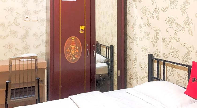 RedDoorz near RS Siloam Karawaci