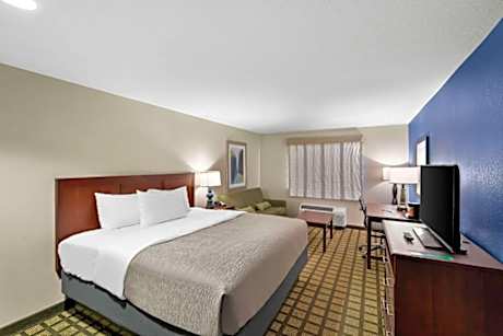 1 King Bed Non-Smoking