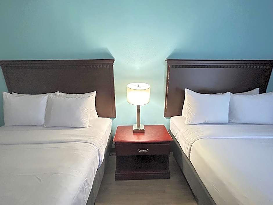 Clarion Inn & Suites Grand Rapids Airport