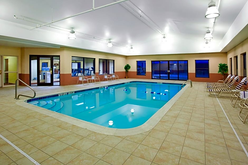 Holiday Inn Express Hotel & Suites Cleveland-Streetsboro by IHG