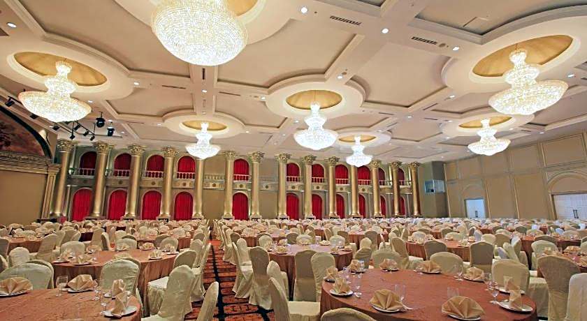 Harmoni One Convention Hotel & Service Apartments