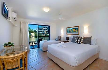 INT 2 Brm Ocean View Top Floor Apt