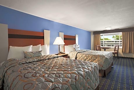 2 Queen Beds Non-Smoking