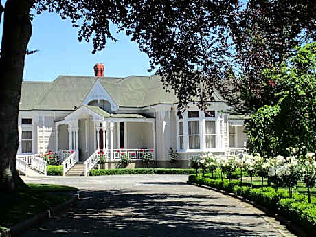 Valmai House & Motel Cambridge