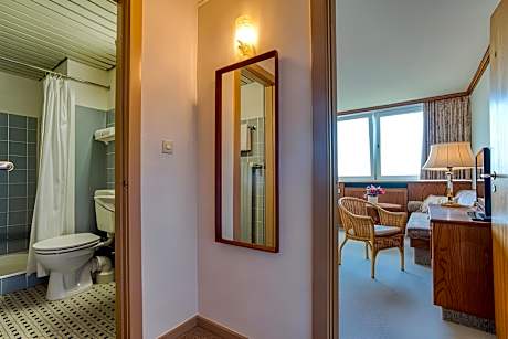 Quintuple Room