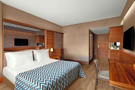 Superior Land View Double Room with Balcony