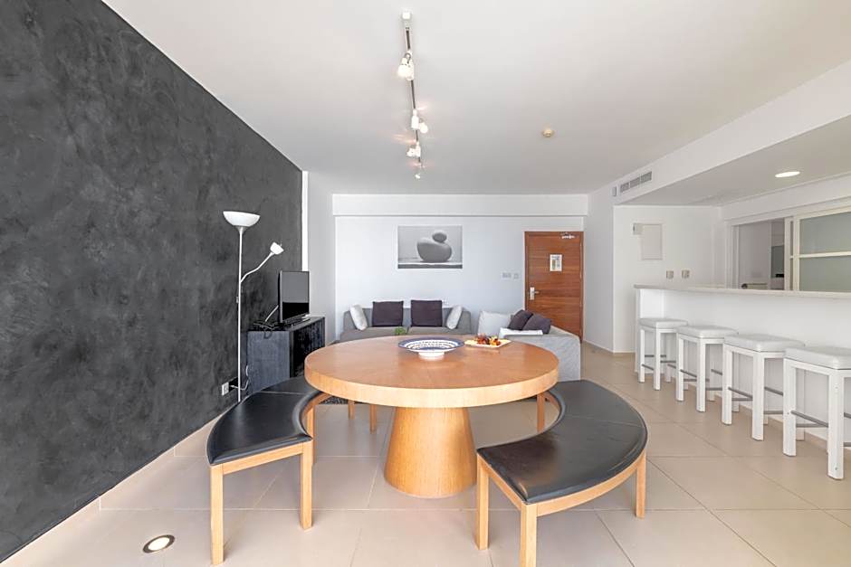 Napa Mermaid Hotel & Suites