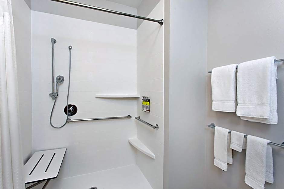 Holiday Inn Express and Suites Moses Lake By IHG