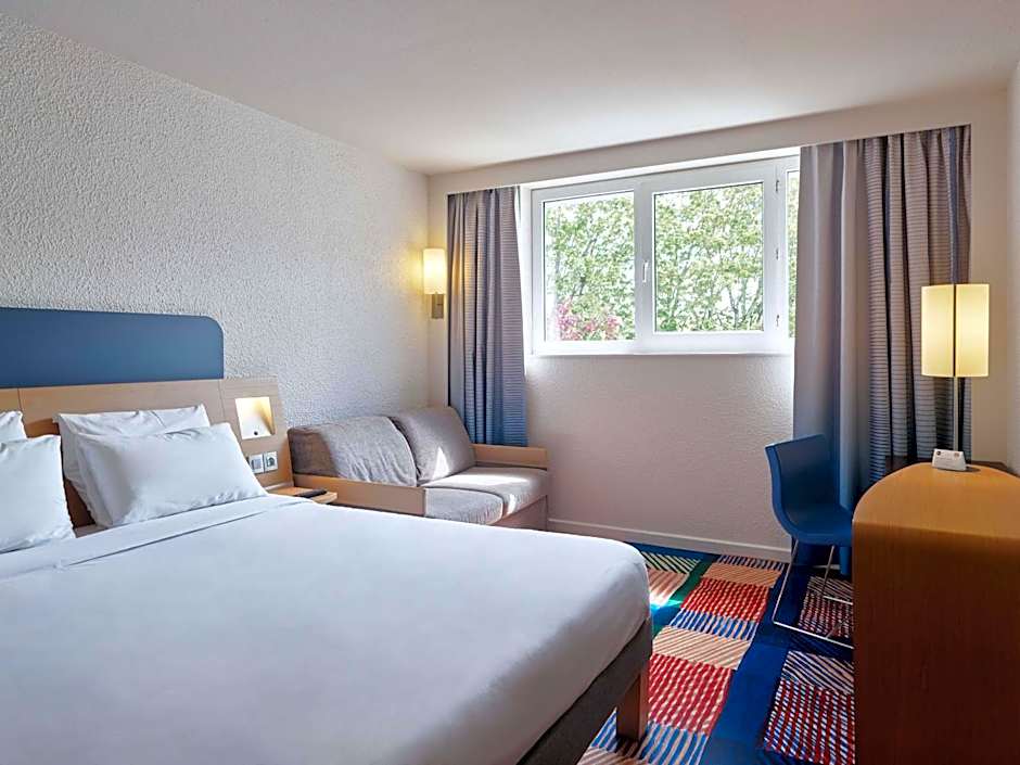 B&B HOTEL Cergy Port 4 étoiles