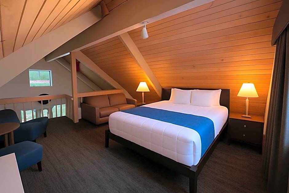 Oyster Bay Inn & Suites