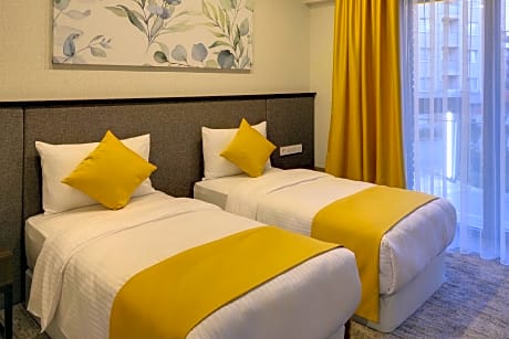 Twin Room with Shared Bathroom