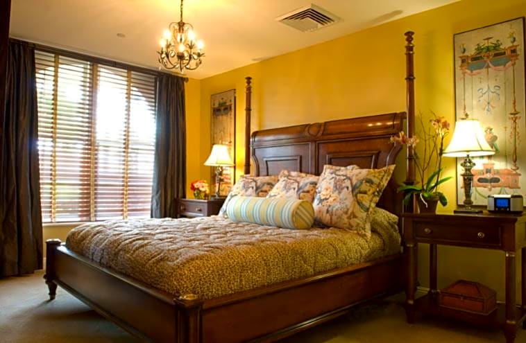 Bienville House