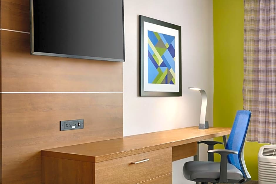 Holiday Inn Express & Suites Salisbury by IHG