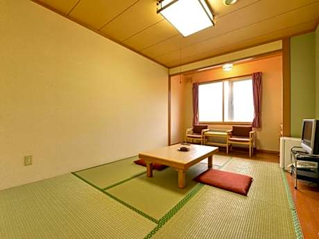 Japanese Style Room with Shared Toilet and Shared Bathroom
