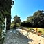 Château la Gineste - Castle and Vineyard