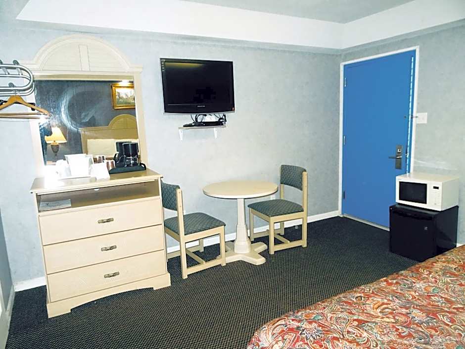 Village Inn & Suites - Smithville