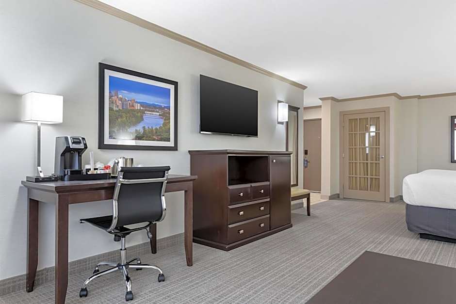 Best Western Plus Port O'Call Hotel