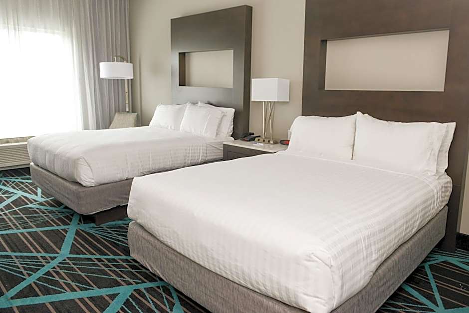 Holiday Inn Express & Suites Charlotte Airport By IHG