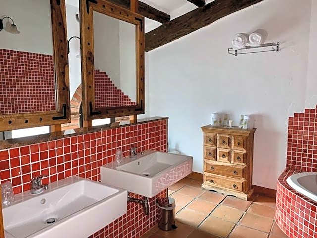 La Figuerola Hotel & Restaurant
