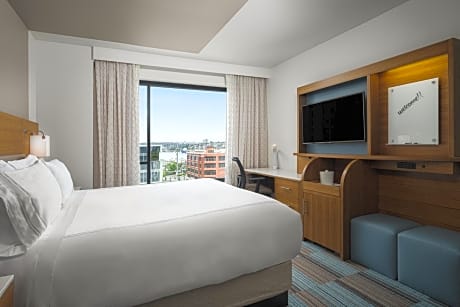 Standard King Room with City View