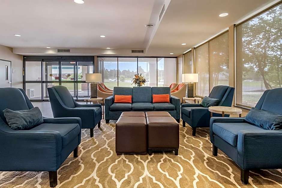 Comfort Suites Speedway - Kansas City