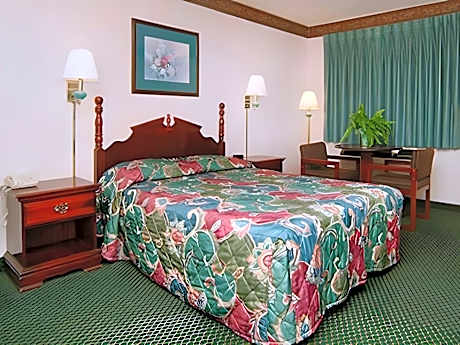 1 Queen Bed Nonsmoking