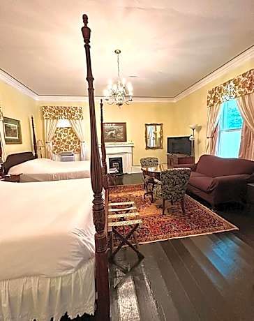 Family Room with Garden View