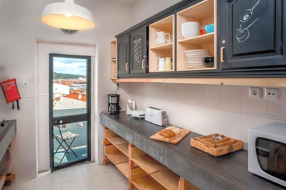 Nazaré Hostel - Rooms & Dorms