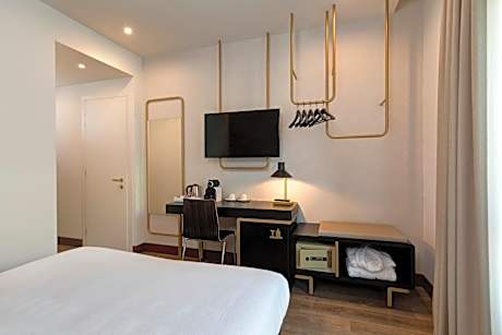 Family Room with 2 Double Beds / 1 Double Bed and 2 Single Beds