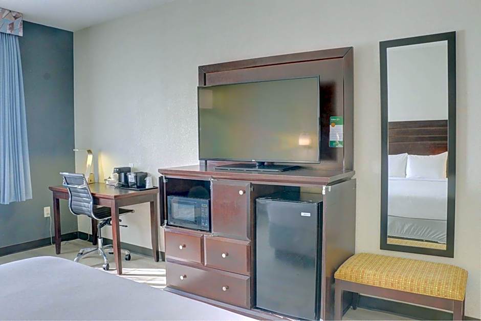 Quality Inn & Suites Roswell North