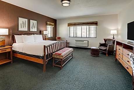 Suite with Hot Tub