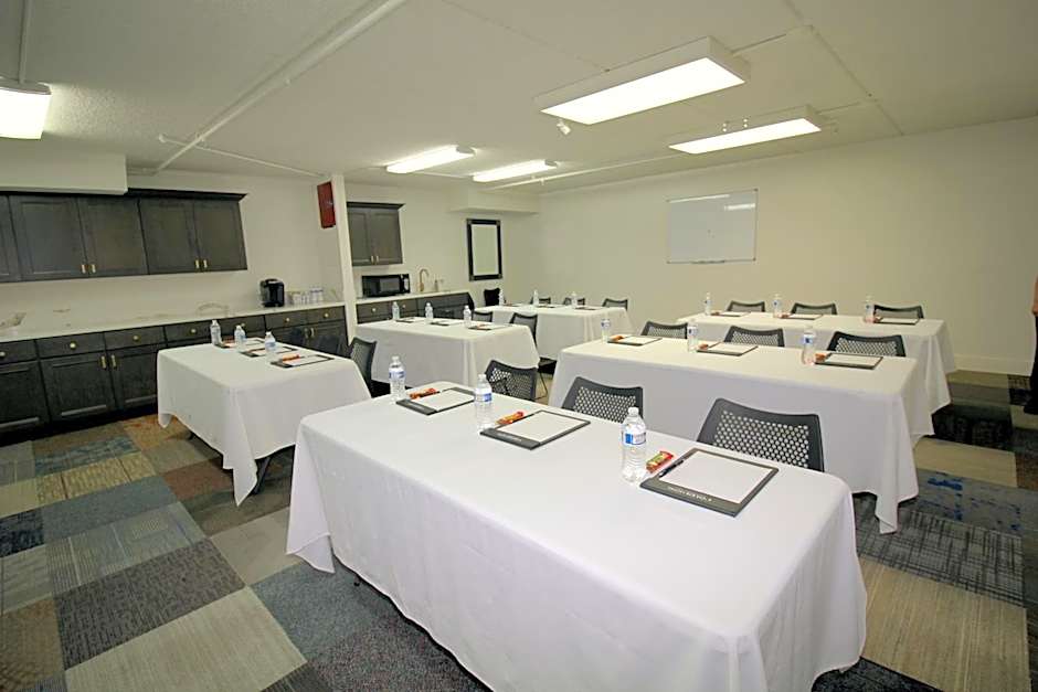 L3 Oasis Hotel