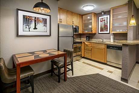 One-Bedroom King Suite