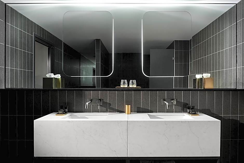 Midnight Hotel, Autograph Collection