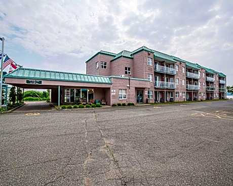 Quality Suites Ste Anne De Beaupre