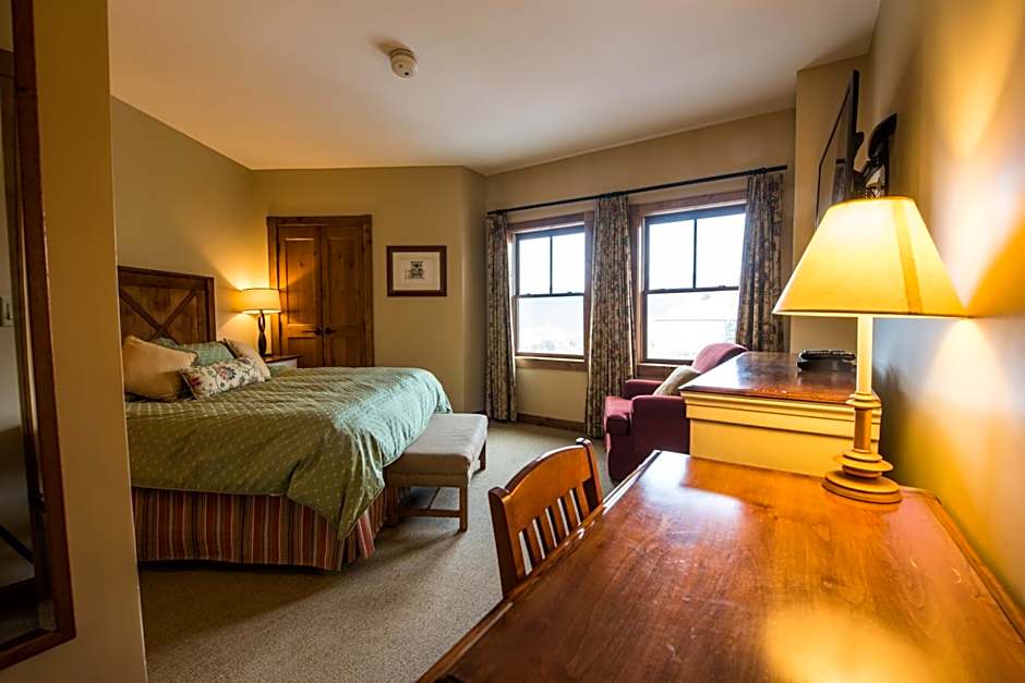 The Lodge at Mountaineer Square