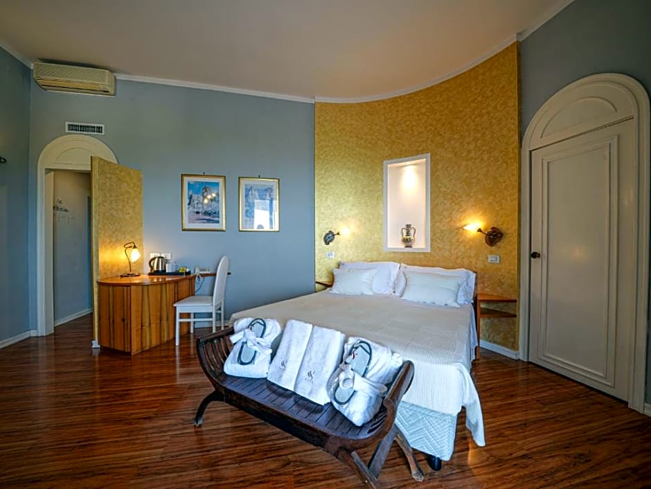 Photo 1 of 12 of Vista 1 Queen Bed Suite