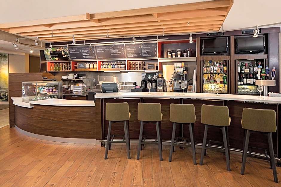 Courtyard by Marriott Long Island MacArthur Airport