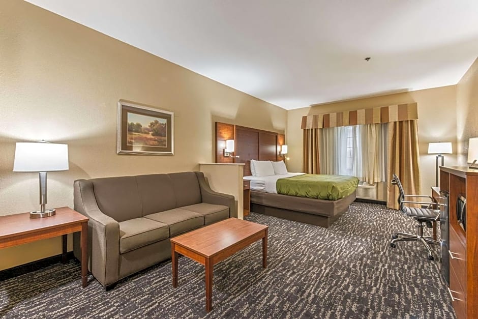 Quality Inn & Suites Hendersonville - Flat Rock