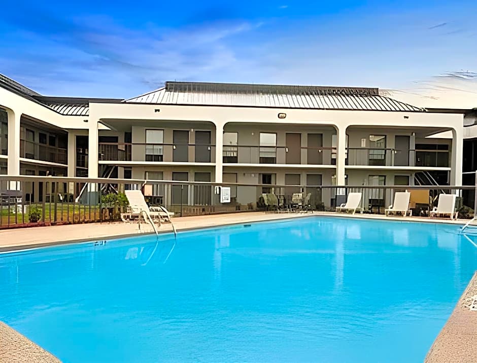 Baymont Inn & Suites Florence by Wyndham