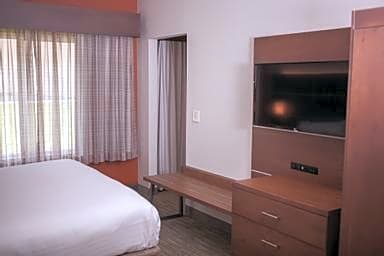 Holiday Inn Express & Suites Logan