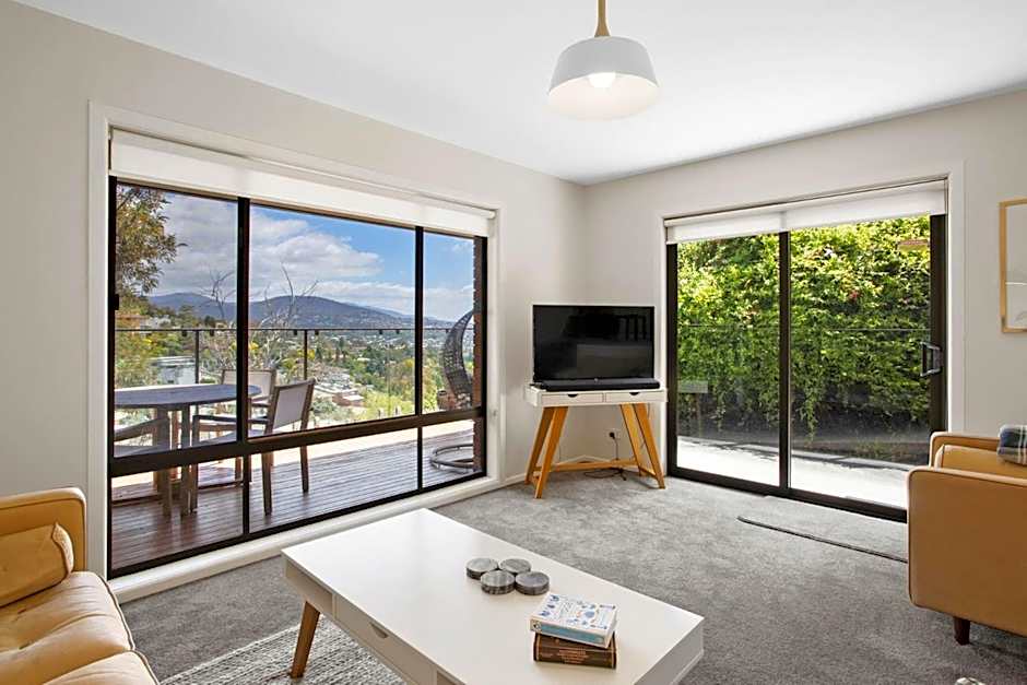 The View 2 bed unit with stunning Hobart outlook