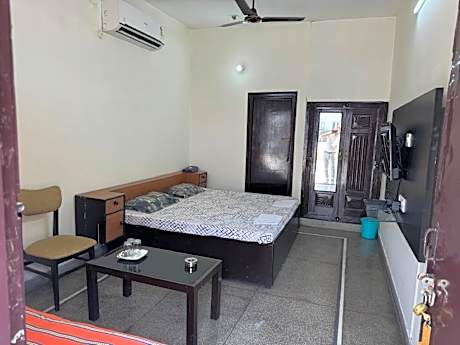 Deluxe Air Conditioning Room