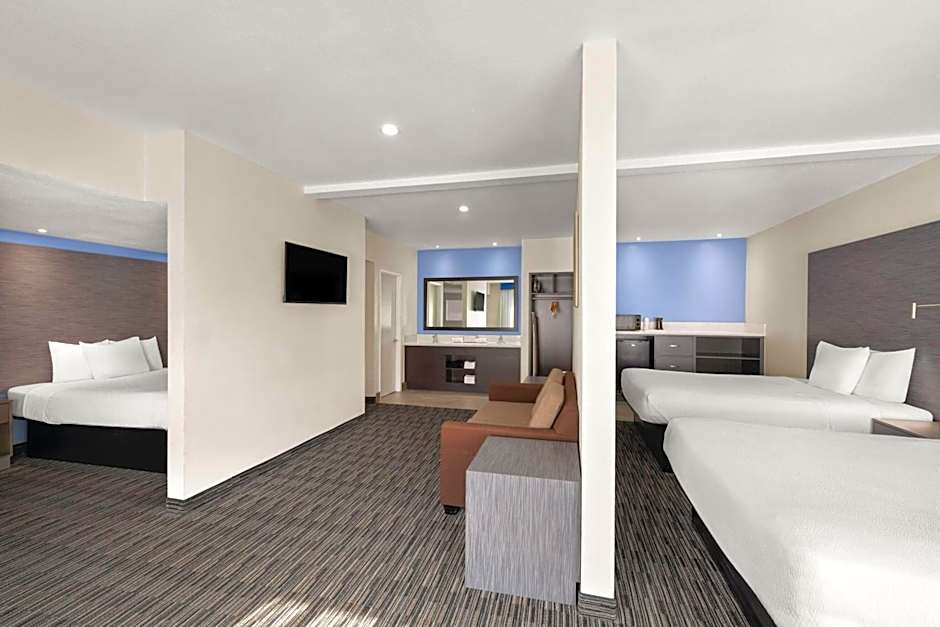 Travelodge Inn & Suites by Wyndham Anaheim on Disneyland Dr