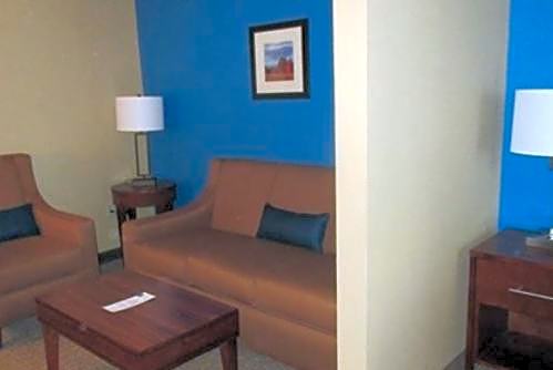 Comfort Inn & Suites Caldwell