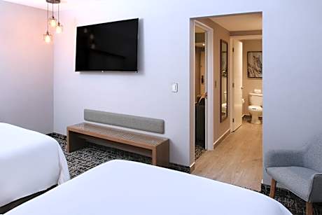 One-Bedroom Suite with Two Double Beds and Kitchen