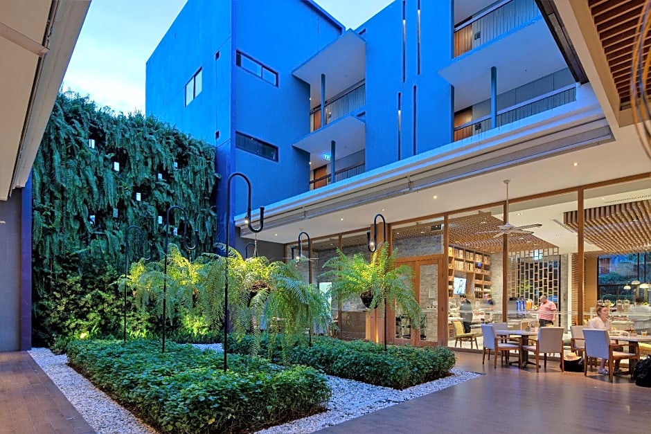 Holiday Inn Express Phuket Patong Beach Central By IHG