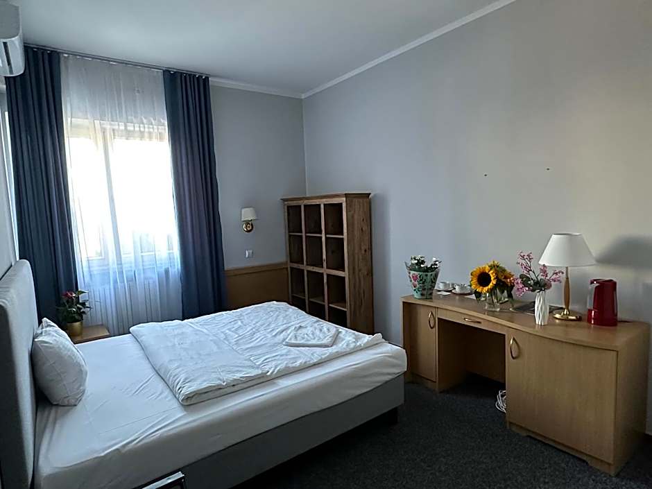 Lezzet PG B&B &TurkishRestaurant